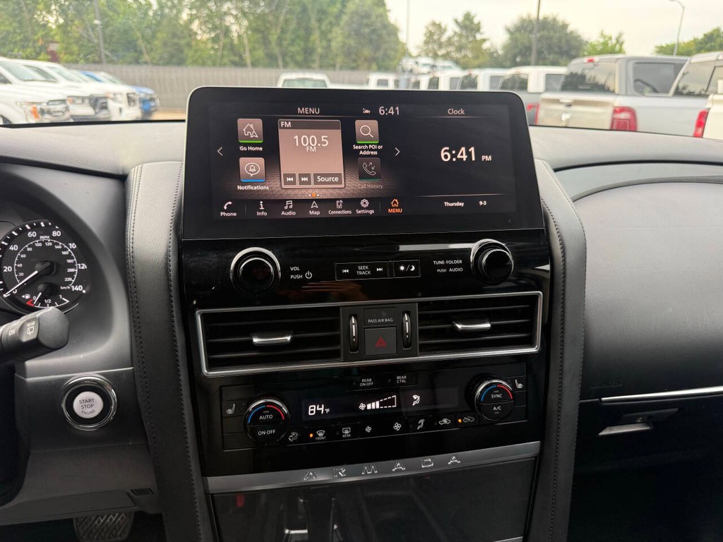 Nissan Armada Vehicle Full-screen Gallery Image 26