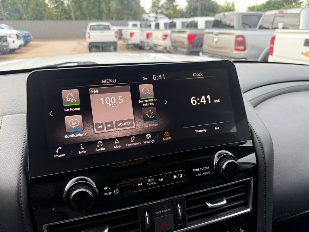 Nissan Armada Vehicle Full-screen Gallery Image 27