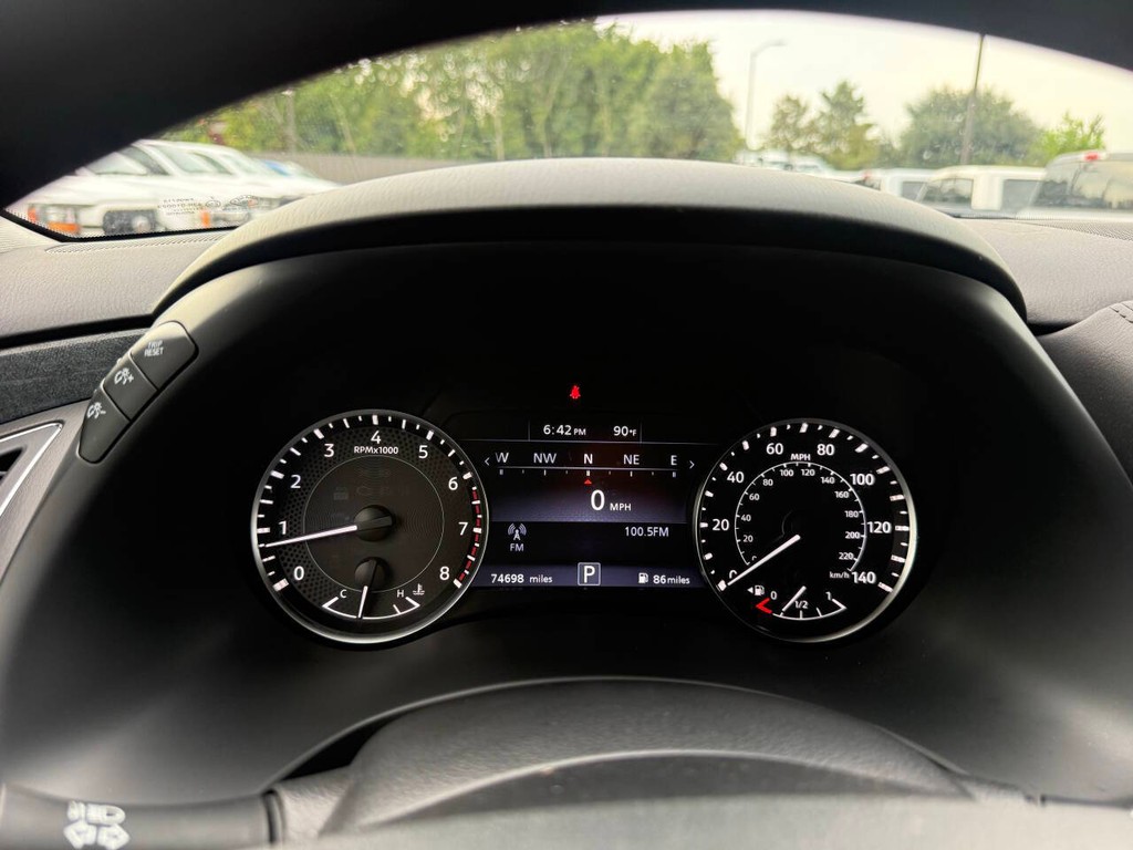 Nissan Armada Vehicle Full-screen Gallery Image 33
