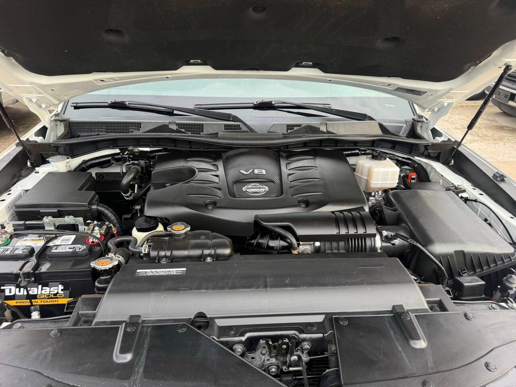 Nissan Armada Vehicle Full-screen Gallery Image 36