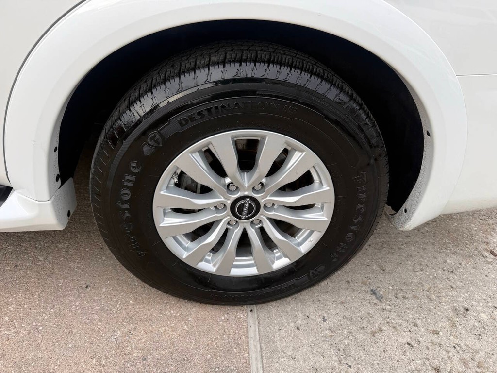 Nissan Armada Vehicle Full-screen Gallery Image 37