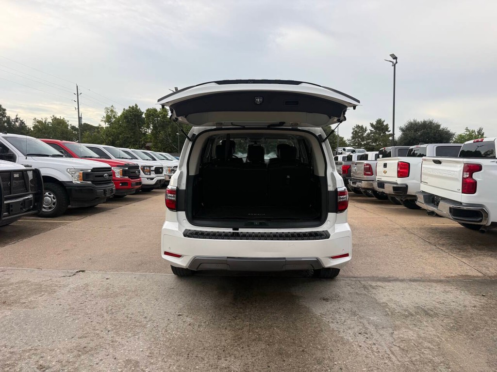 Nissan Armada Vehicle Full-screen Gallery Image 38
