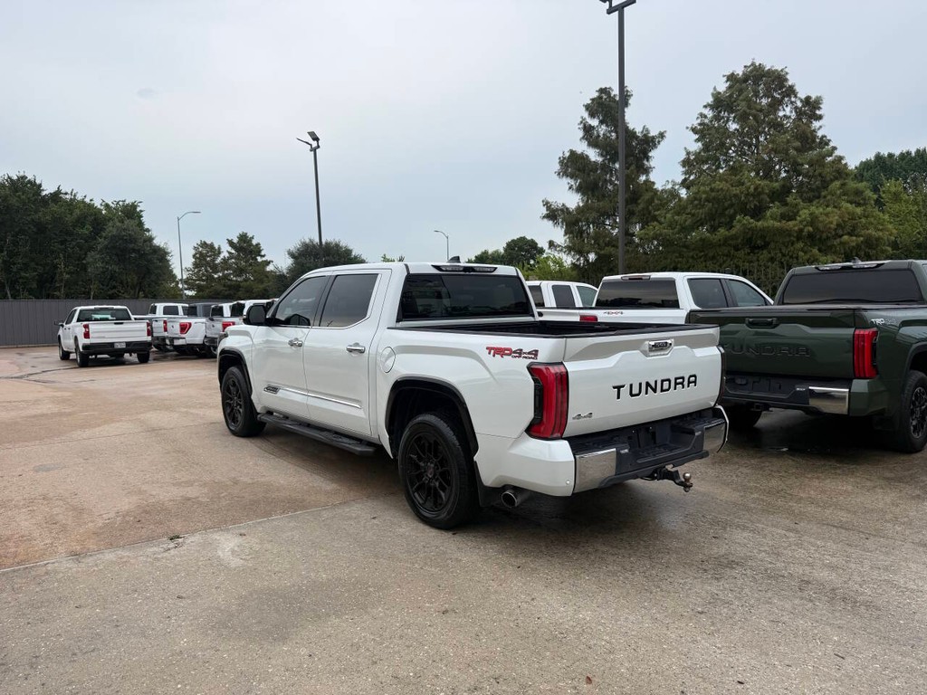 Toyota Tundra 4WD Vehicle Full-screen Gallery Image 04