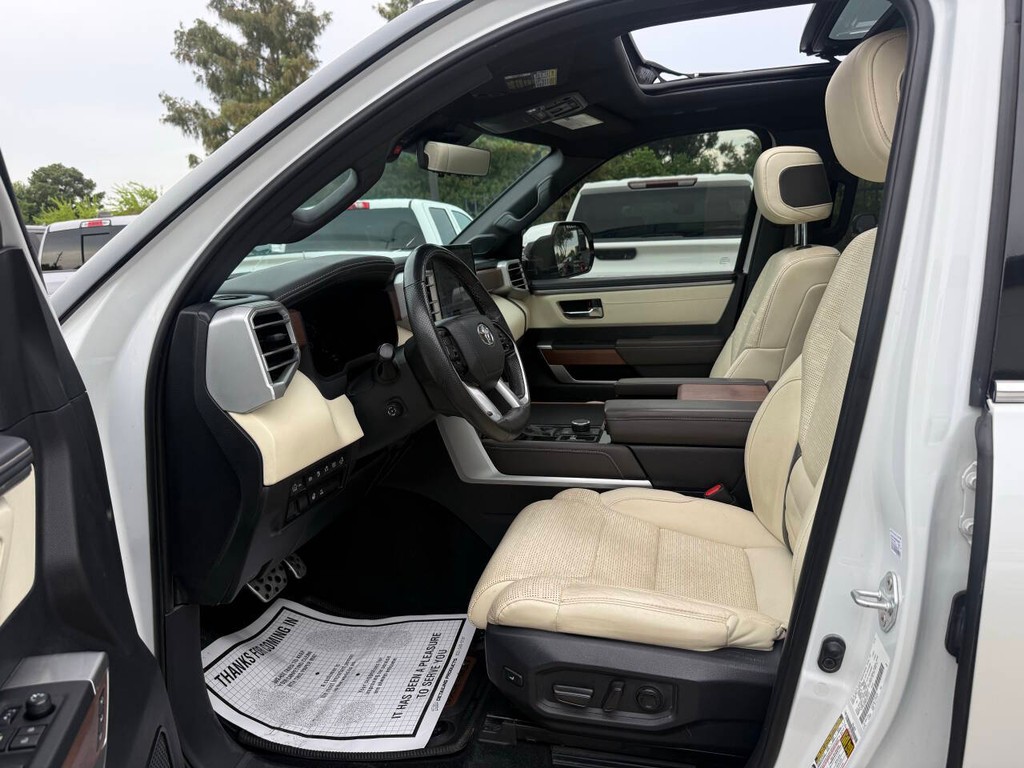 Toyota Tundra 4WD Vehicle Full-screen Gallery Image 07