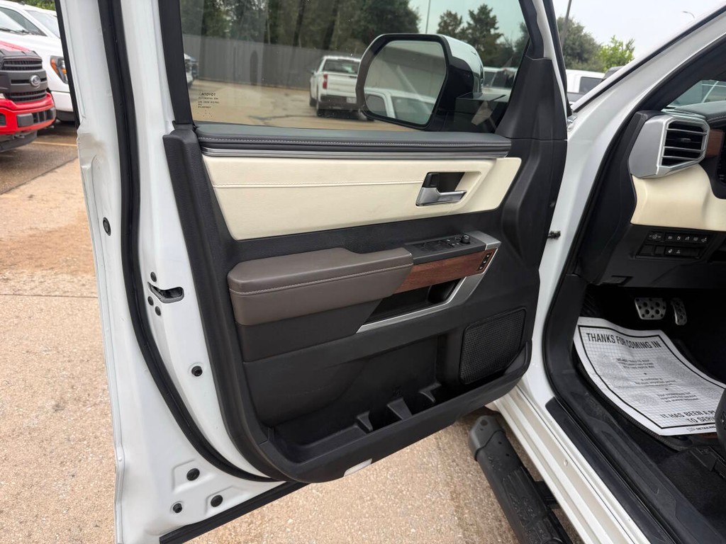 Toyota Tundra 4WD Vehicle Full-screen Gallery Image 08