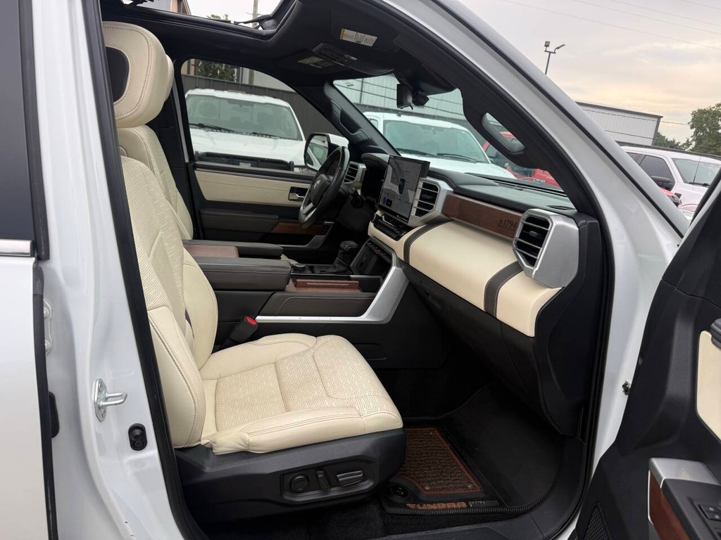 Toyota Tundra 4WD Vehicle Full-screen Gallery Image 10