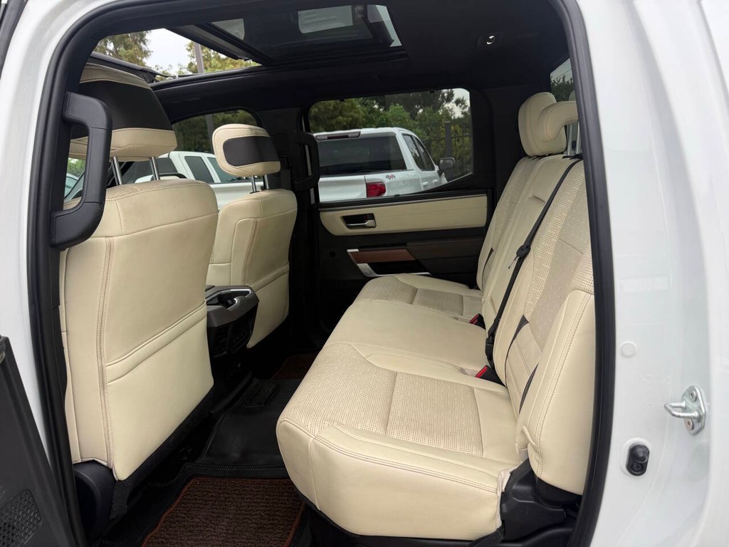 Toyota Tundra 4WD Vehicle Full-screen Gallery Image 13