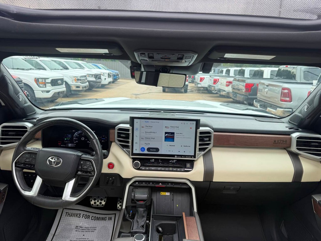 Toyota Tundra 4WD Vehicle Full-screen Gallery Image 17
