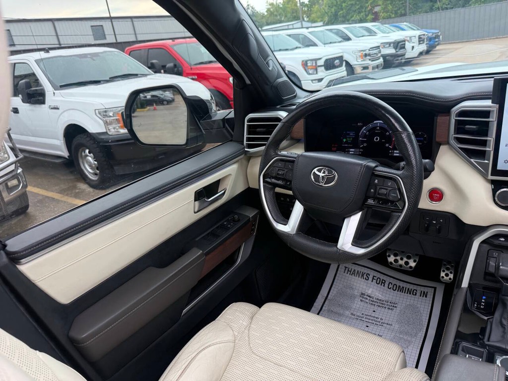 Toyota Tundra 4WD Vehicle Full-screen Gallery Image 19