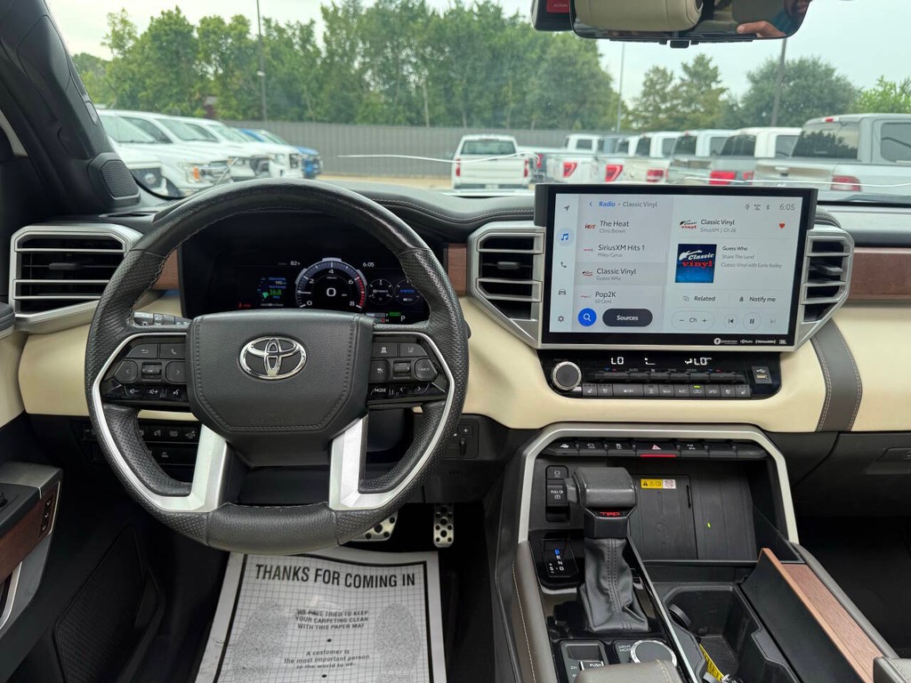 Toyota Tundra 4WD Vehicle Full-screen Gallery Image 21