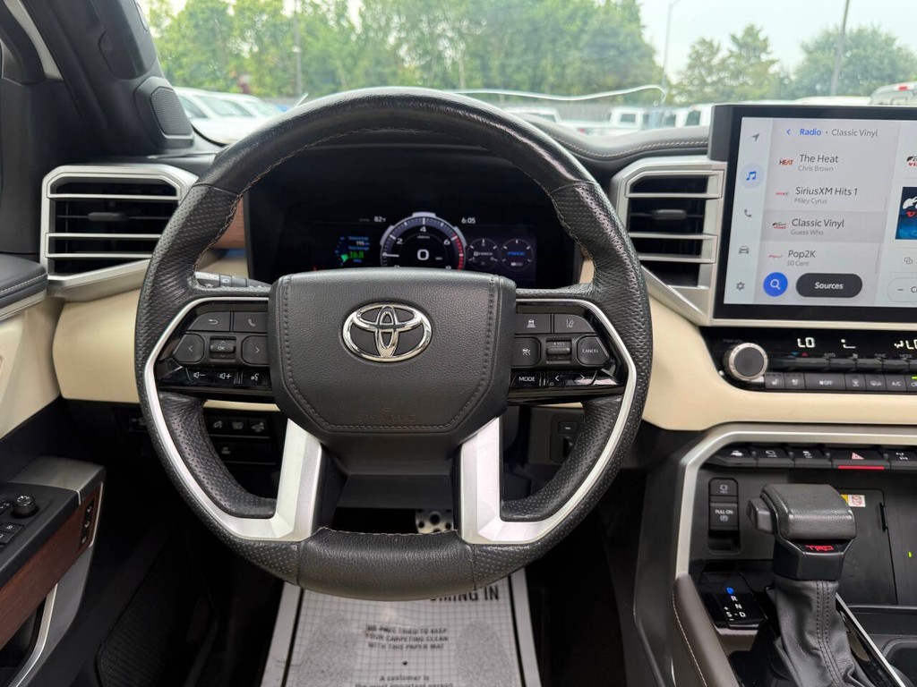 Toyota Tundra 4WD Vehicle Full-screen Gallery Image 22