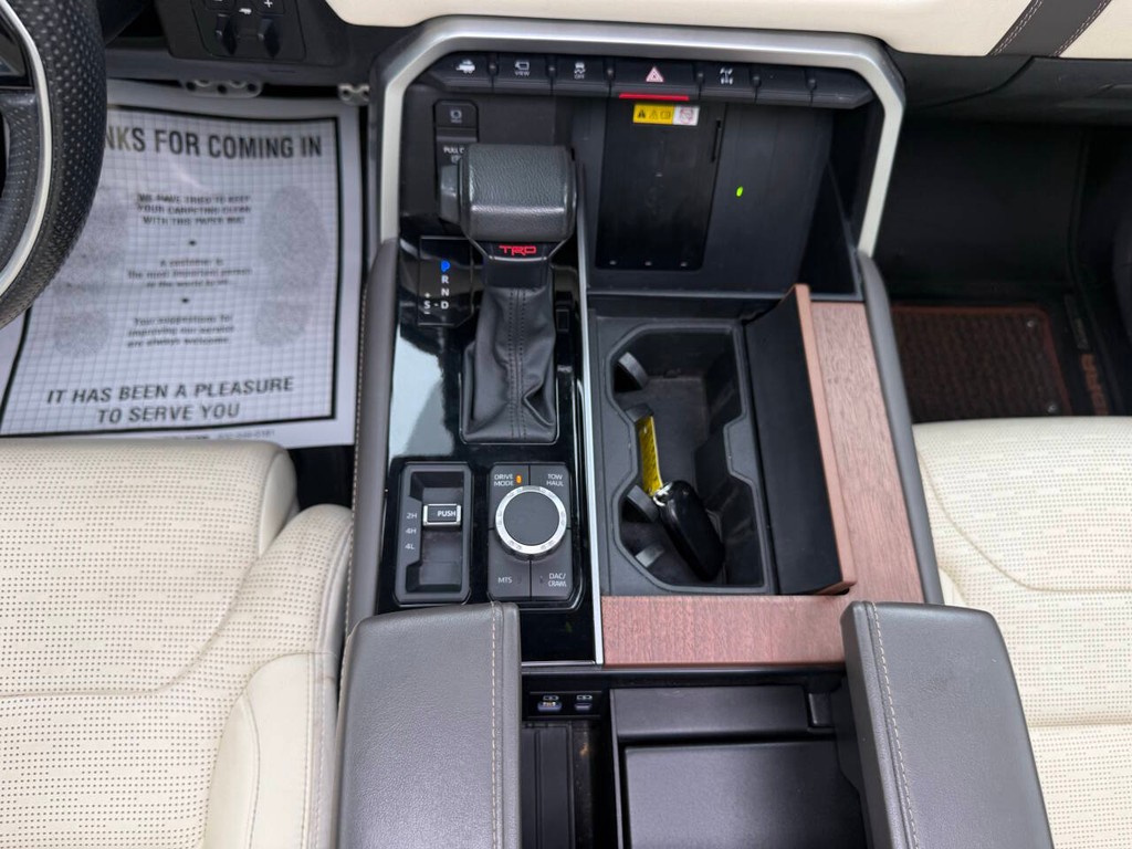 Toyota Tundra 4WD Vehicle Full-screen Gallery Image 30