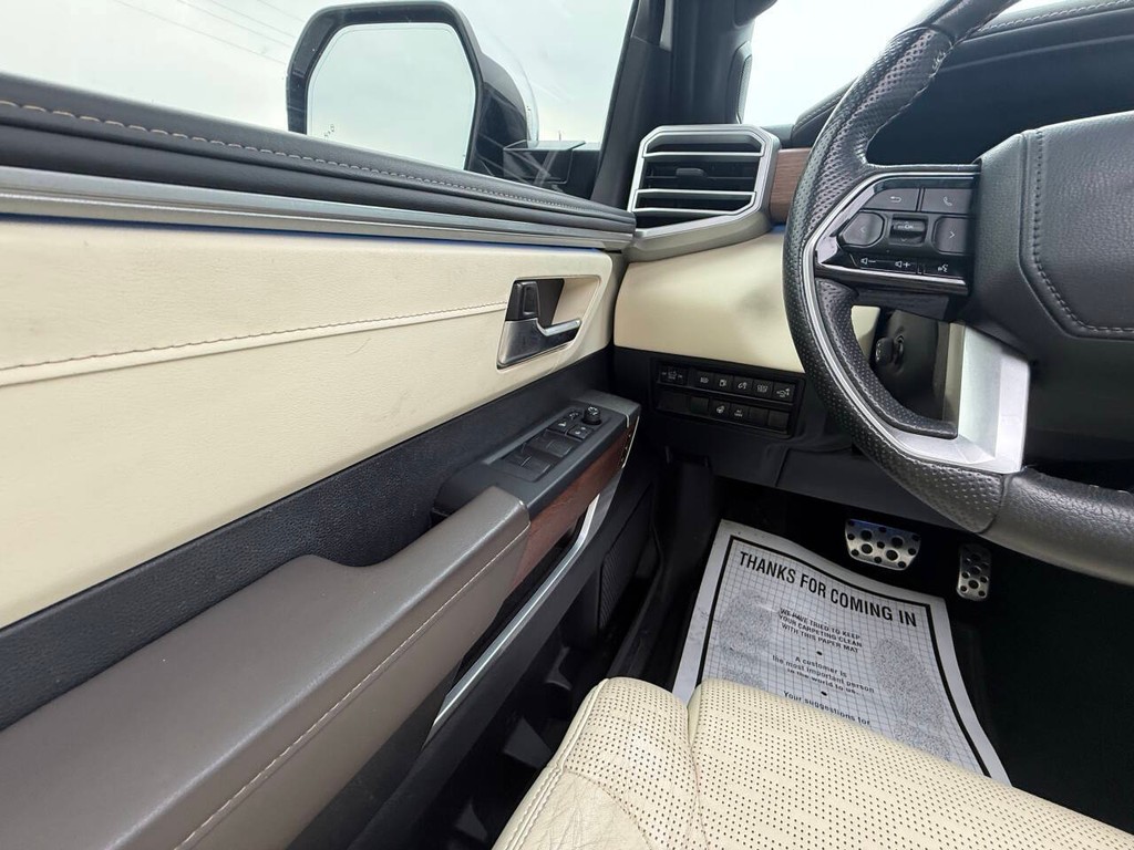 Toyota Tundra 4WD Vehicle Full-screen Gallery Image 31