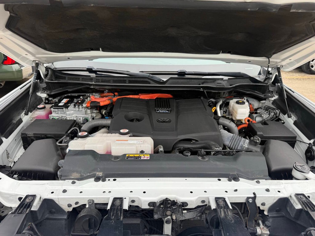 Toyota Tundra 4WD Vehicle Full-screen Gallery Image 37