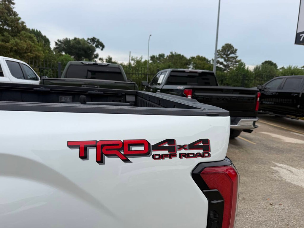 Toyota Tundra 4WD Vehicle Full-screen Gallery Image 41