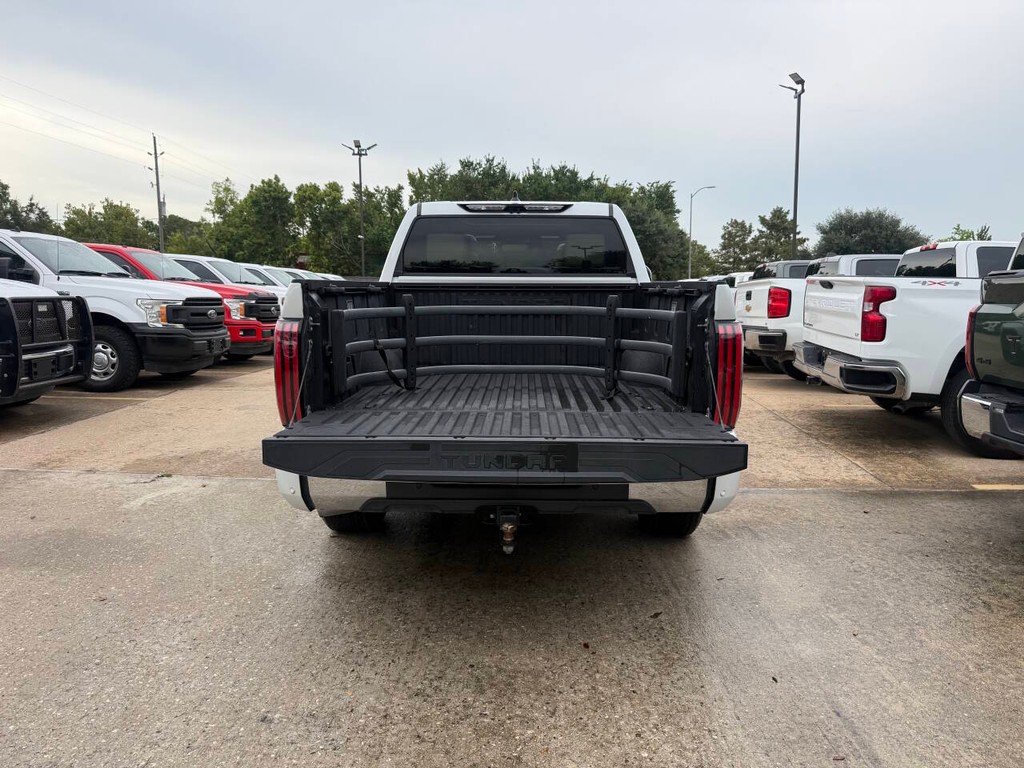 Toyota Tundra 4WD Vehicle Full-screen Gallery Image 42