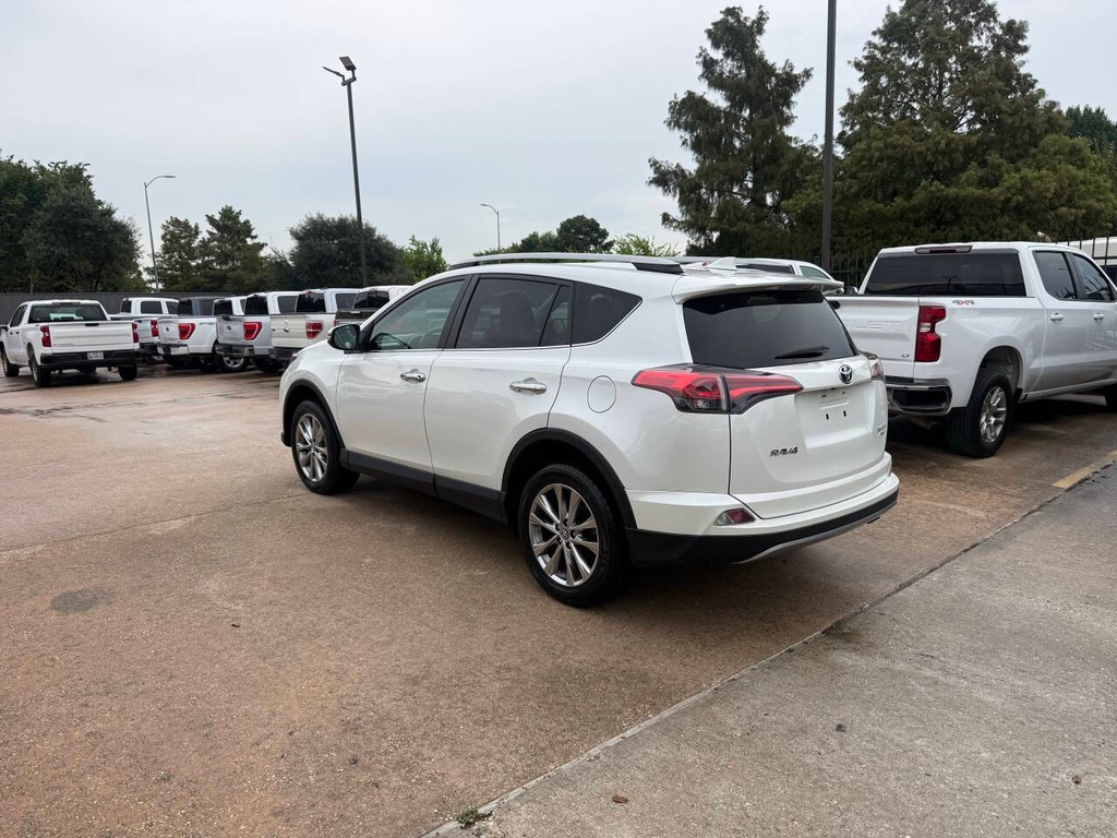 Toyota RAV4 Vehicle Full-screen Gallery Image 04