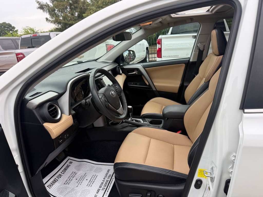 Toyota RAV4 Vehicle Full-screen Gallery Image 07