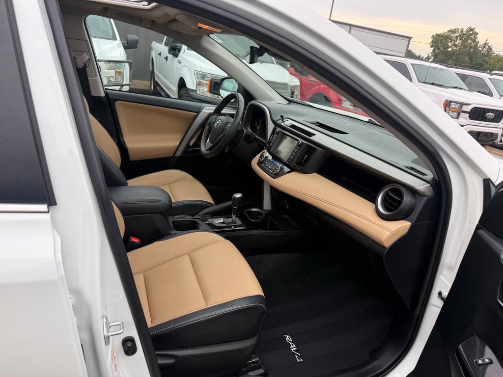 Toyota RAV4 Vehicle Full-screen Gallery Image 10