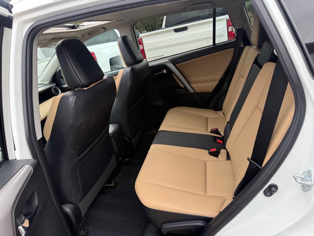Toyota RAV4 Vehicle Full-screen Gallery Image 13