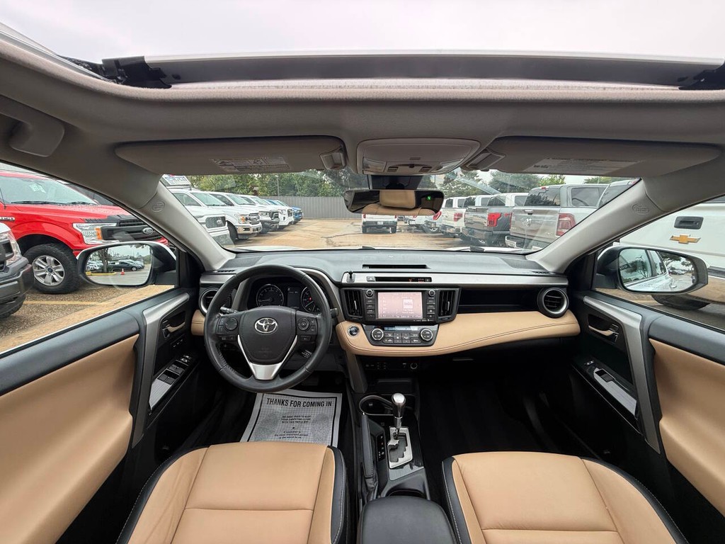 Toyota RAV4 Vehicle Full-screen Gallery Image 18