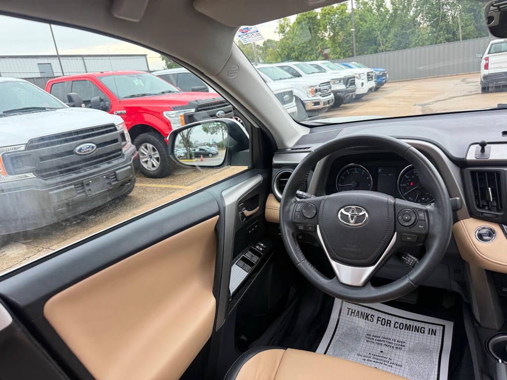 Toyota RAV4 Vehicle Full-screen Gallery Image 19
