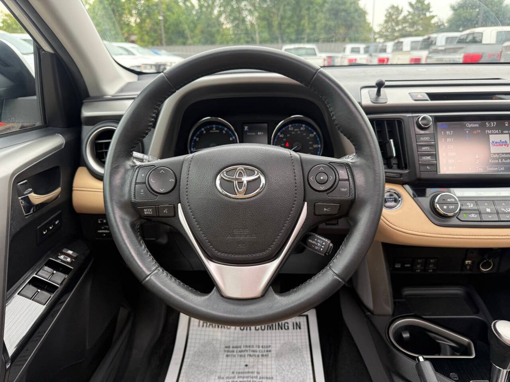 Toyota RAV4 Vehicle Full-screen Gallery Image 23