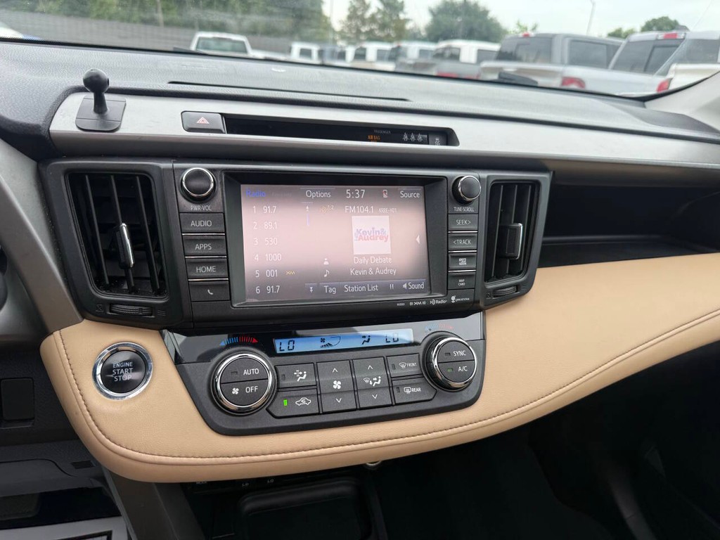 Toyota RAV4 Vehicle Full-screen Gallery Image 25