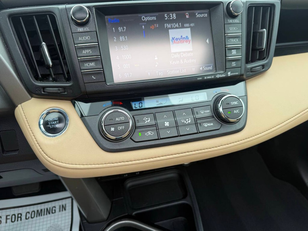Toyota RAV4 Vehicle Full-screen Gallery Image 27