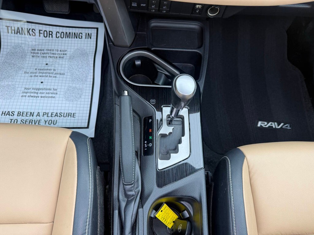 Toyota RAV4 Vehicle Full-screen Gallery Image 29
