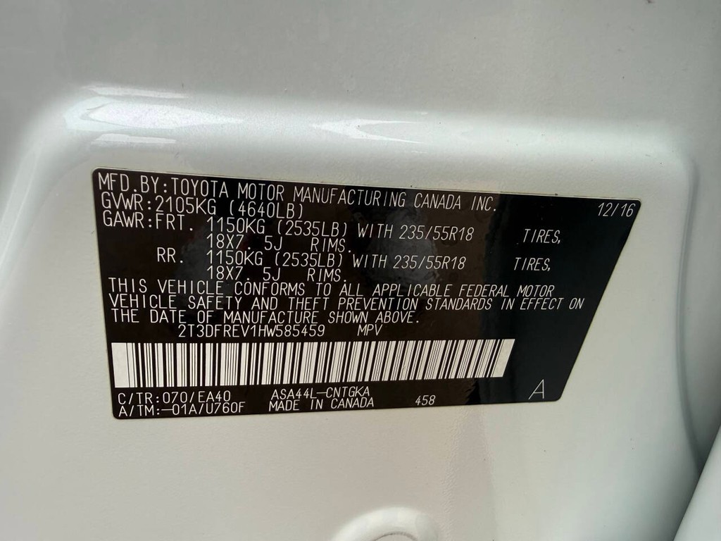 Toyota RAV4 Vehicle Full-screen Gallery Image 34