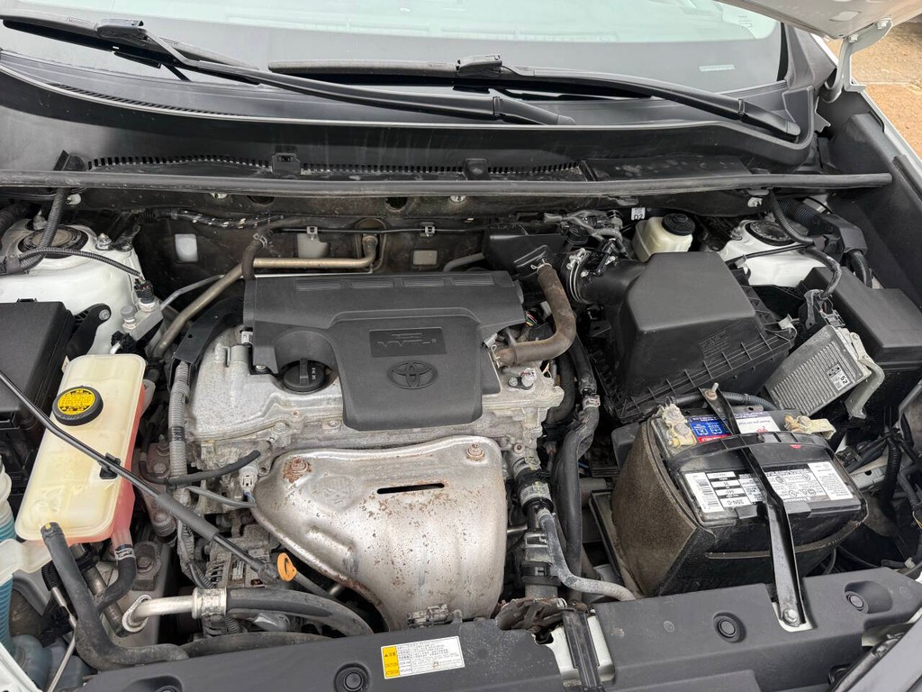 Toyota RAV4 Vehicle Full-screen Gallery Image 35