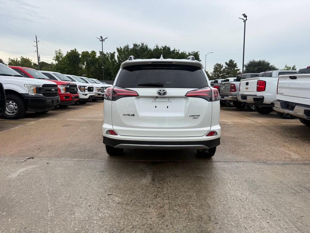 Toyota RAV4 Vehicle Full-screen Gallery Image 39