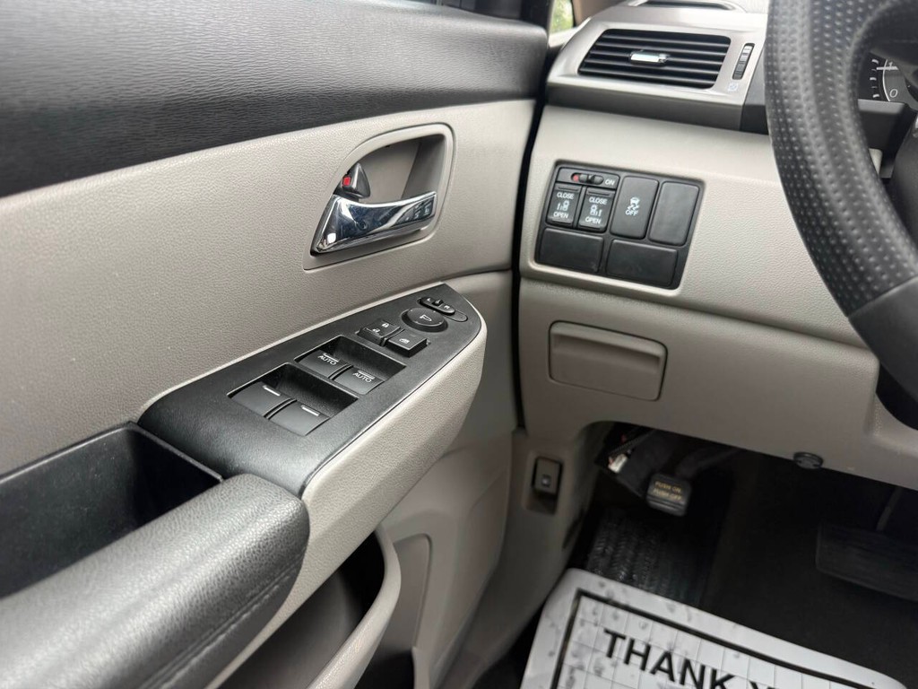 Honda Odyssey Vehicle Full-screen Gallery Image 30