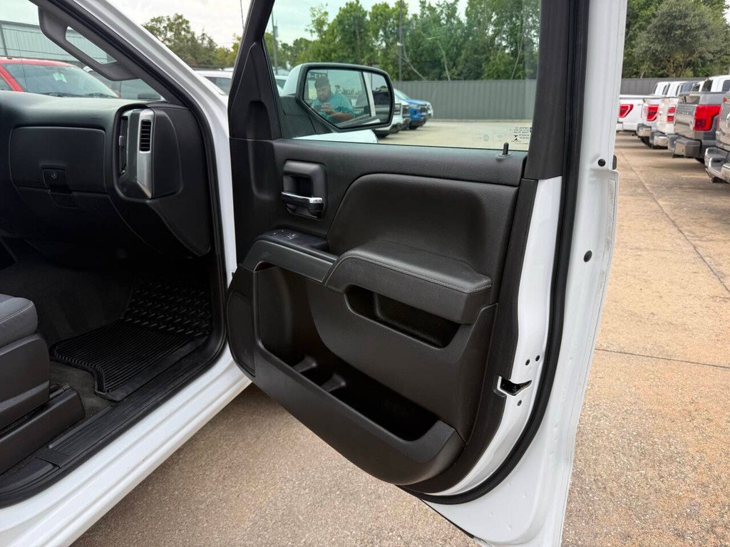 Chevrolet Silverado 1500 Vehicle Full-screen Gallery Image 11