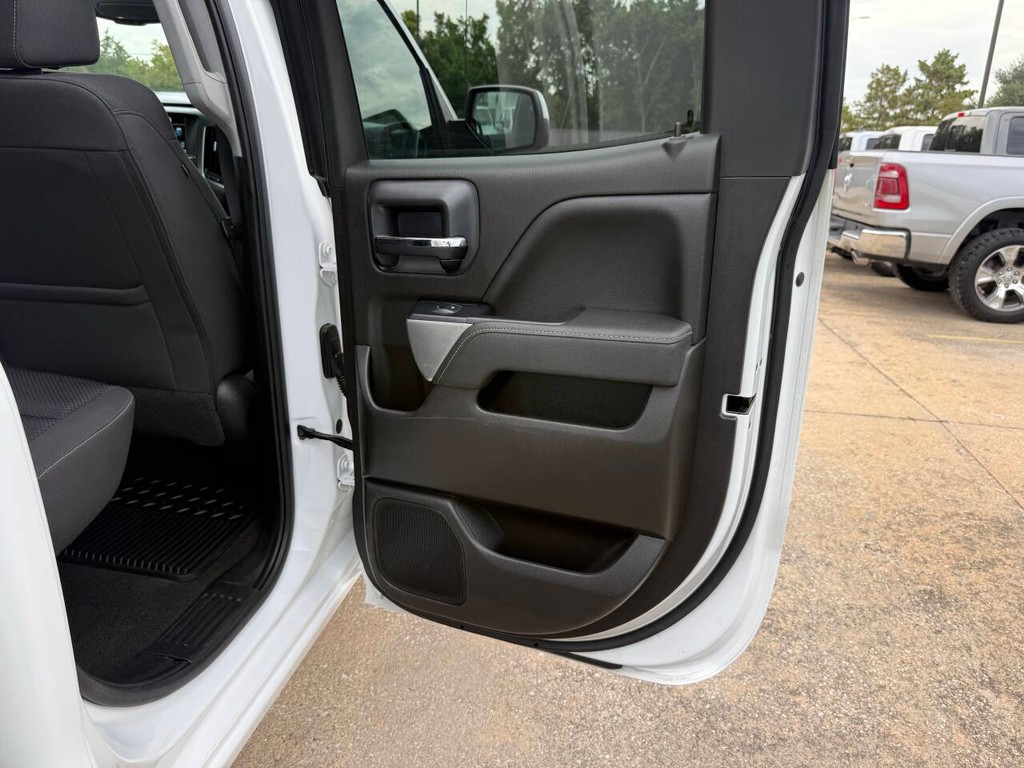 Chevrolet Silverado 1500 Vehicle Full-screen Gallery Image 16