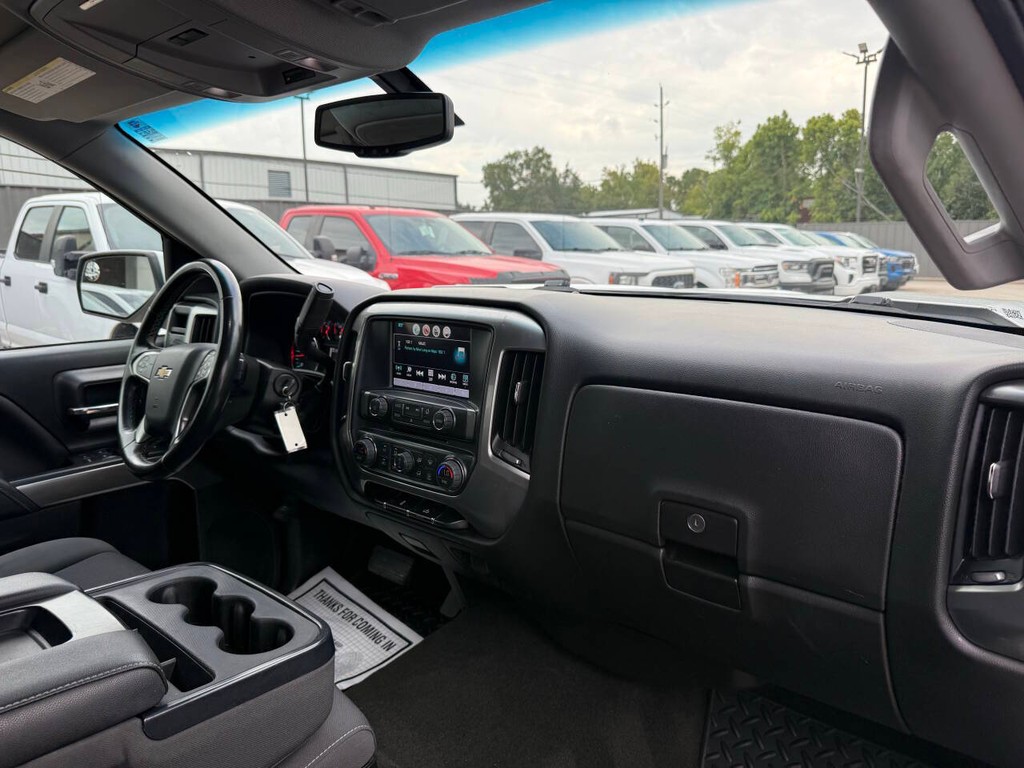 Chevrolet Silverado 1500 Vehicle Full-screen Gallery Image 17