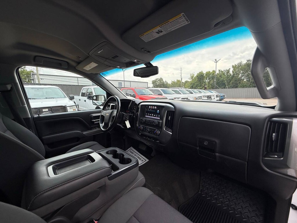 Chevrolet Silverado 1500 Vehicle Full-screen Gallery Image 18