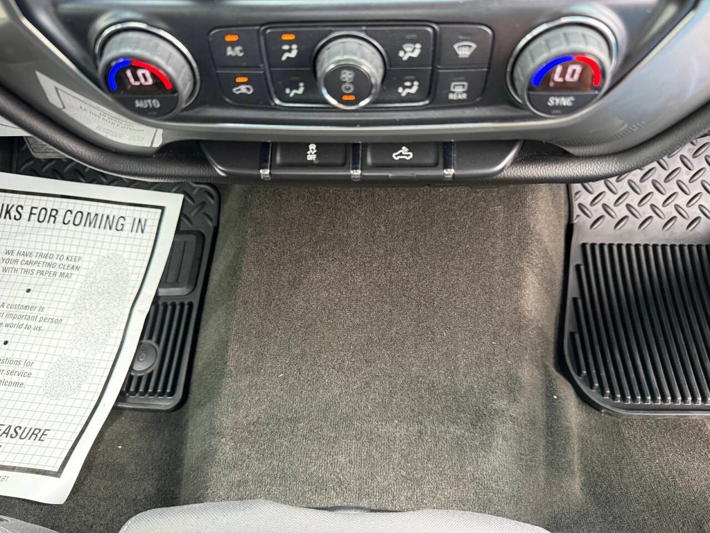Chevrolet Silverado 1500 Vehicle Full-screen Gallery Image 27