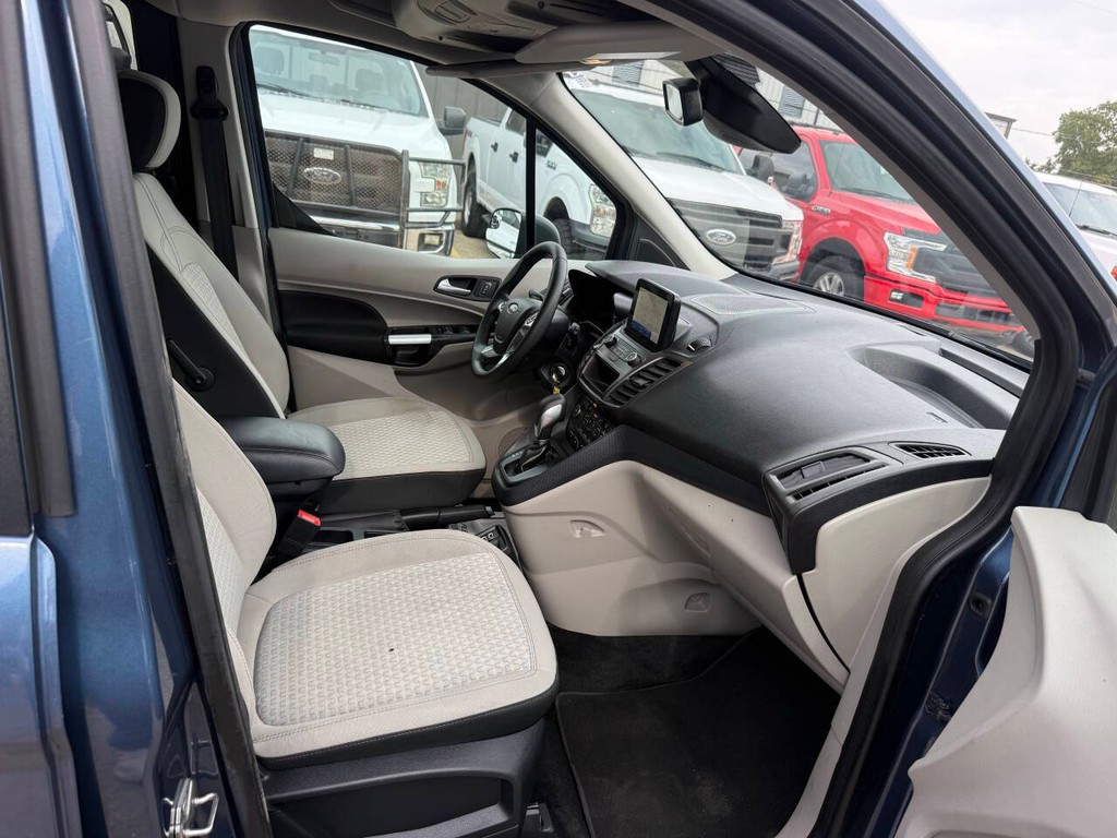 Ford Transit Connect Wagon Vehicle Full-screen Gallery Image 11