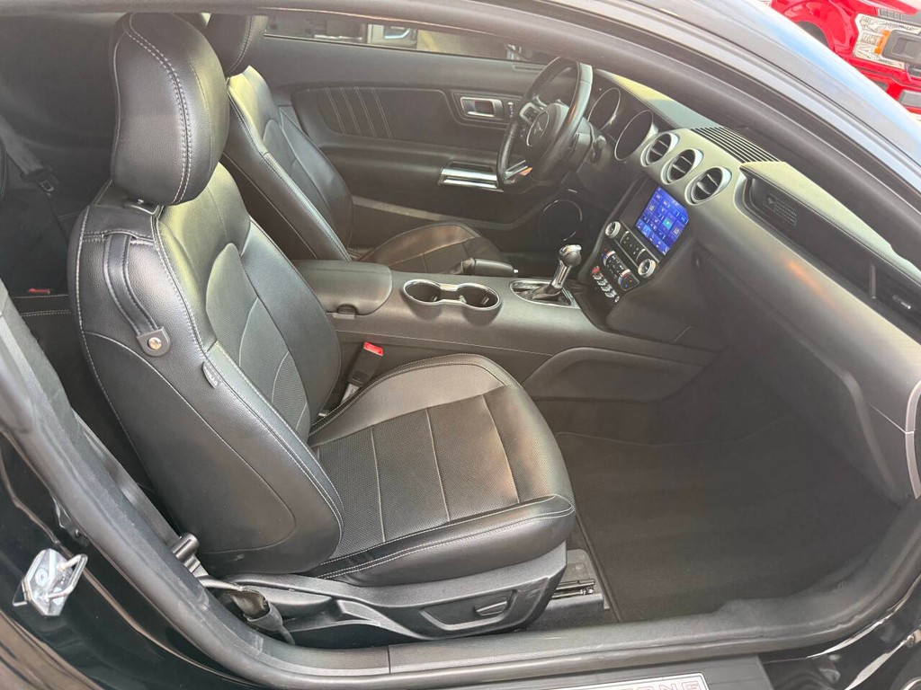 Ford Mustang Vehicle Full-screen Gallery Image 11