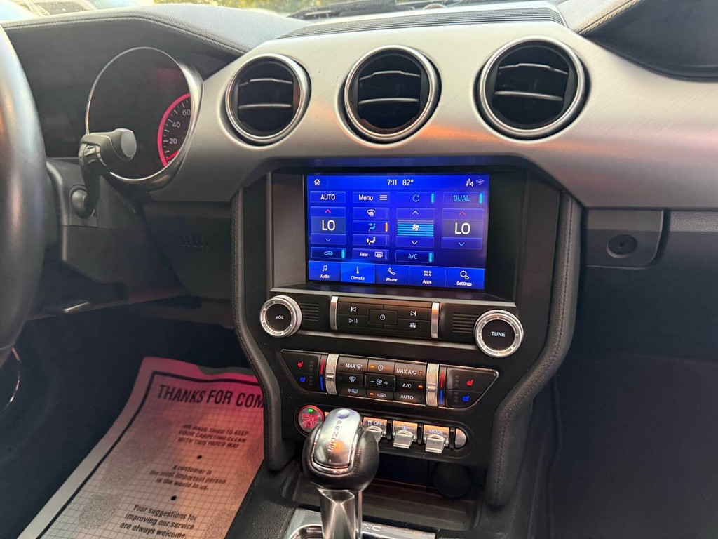 Ford Mustang Vehicle Full-screen Gallery Image 19