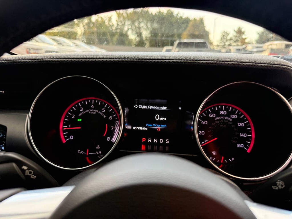 Ford Mustang Vehicle Full-screen Gallery Image 27