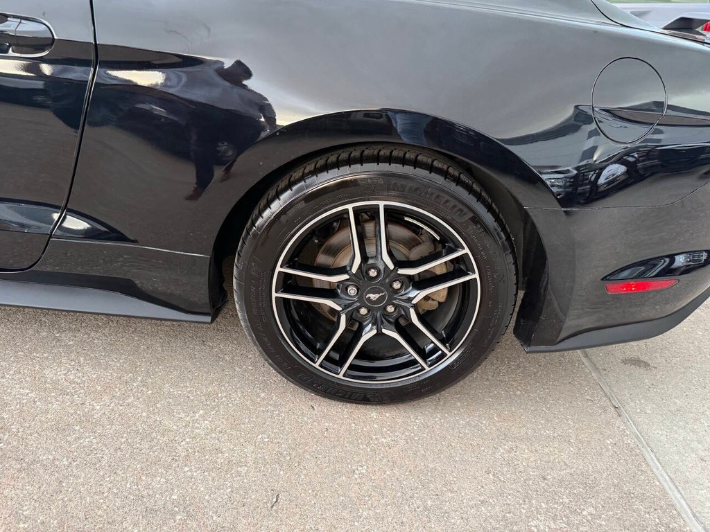 Ford Mustang Vehicle Full-screen Gallery Image 31