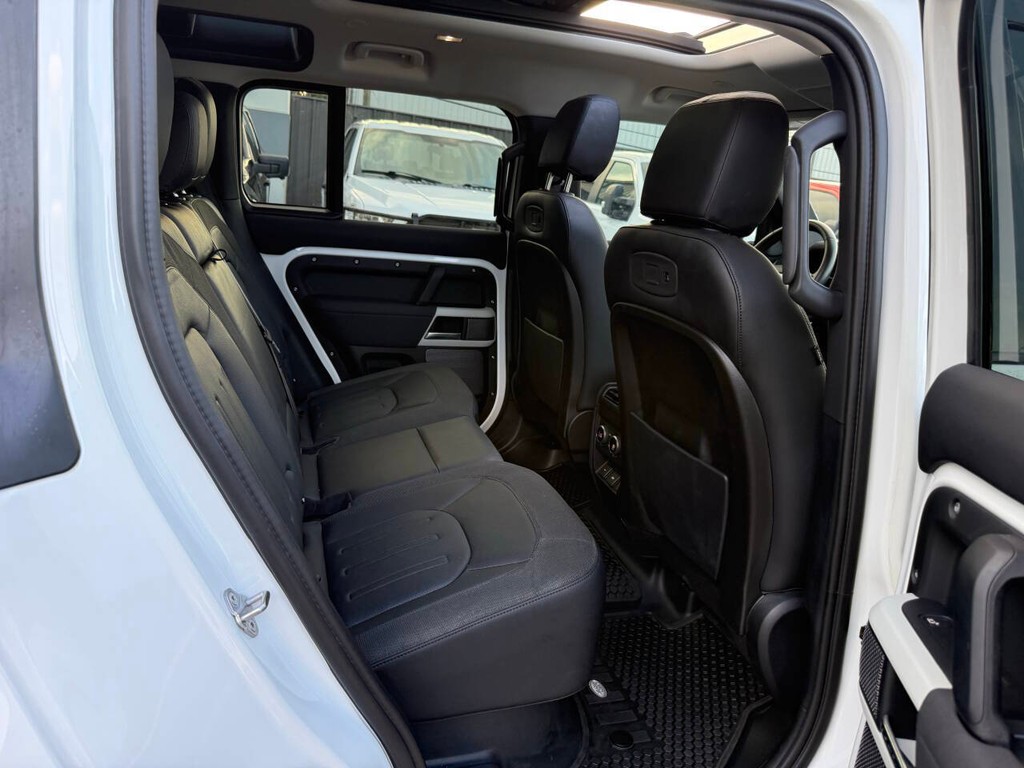 Land Rover Defender Vehicle Full-screen Gallery Image 13