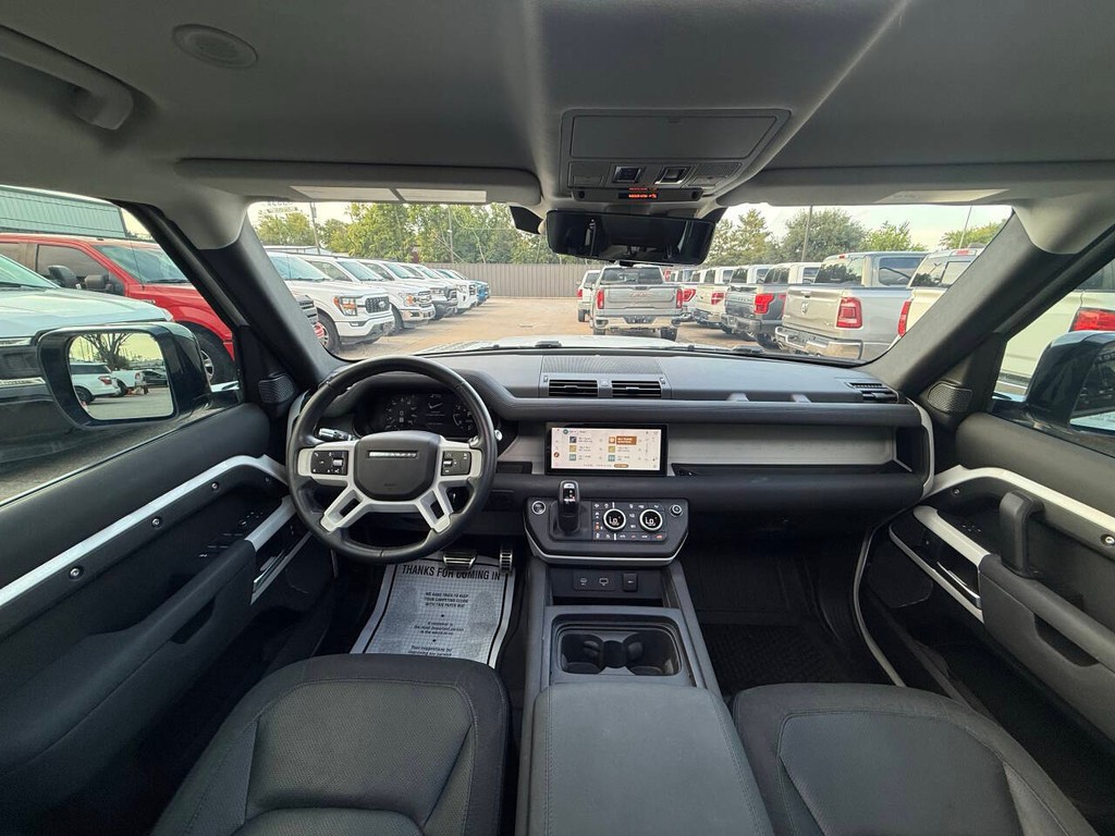 Land Rover Defender Vehicle Full-screen Gallery Image 16