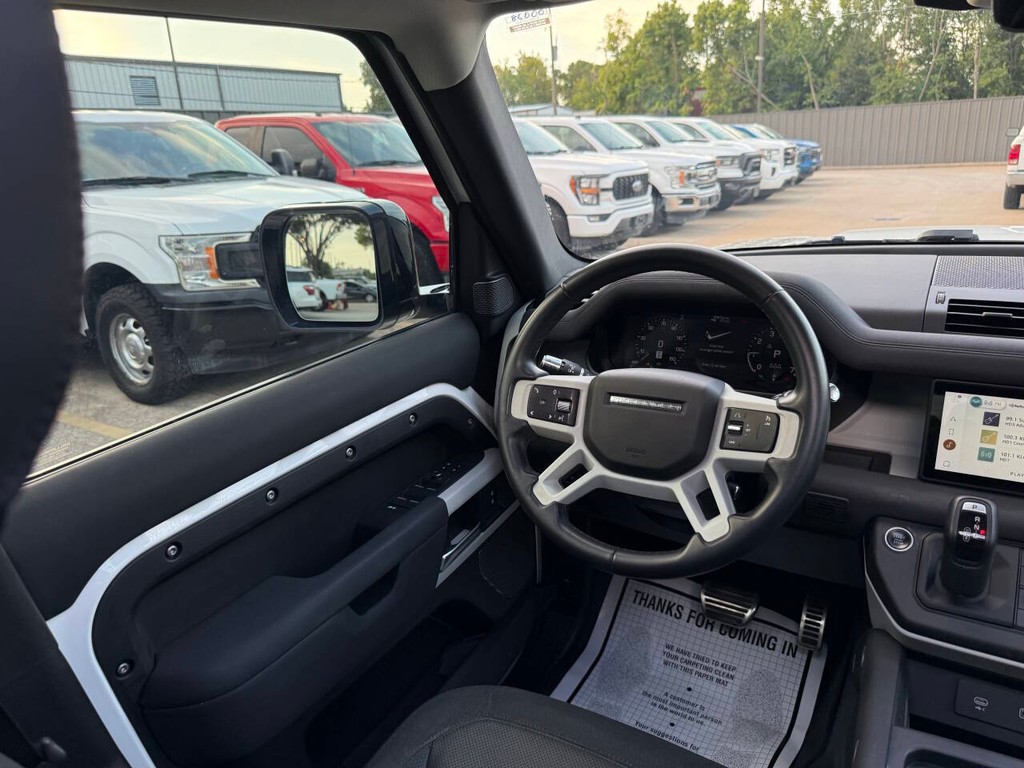 Land Rover Defender Vehicle Full-screen Gallery Image 17