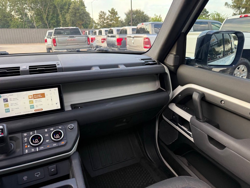 Land Rover Defender Vehicle Full-screen Gallery Image 18