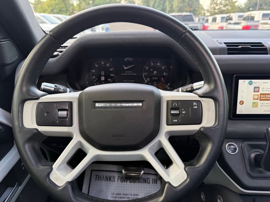 Land Rover Defender Vehicle Full-screen Gallery Image 21