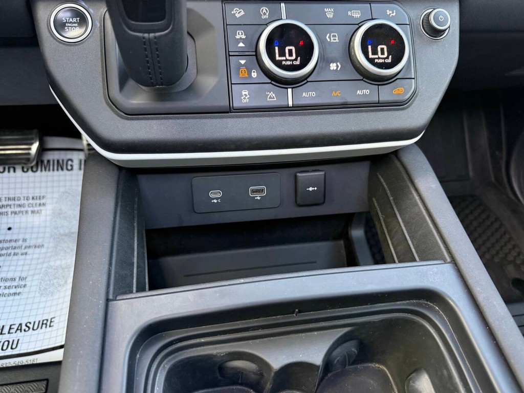 Land Rover Defender Vehicle Full-screen Gallery Image 27